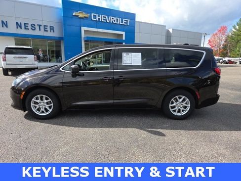 Used 2017 Chrysler Pacifica LX image 6