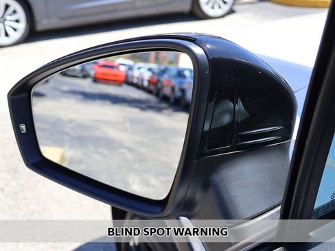 Used 2023 Volkswagen Tiguan SE R-Line image 5