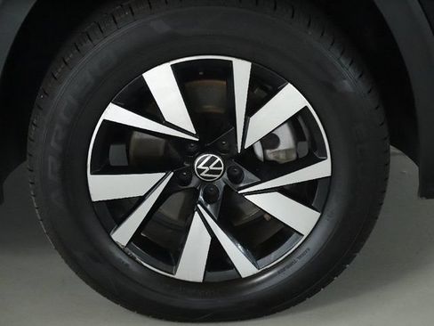 Used 2023 Volkswagen Atlas Cross Sport SE AWD/4WD image 10