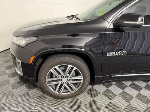 Used 2023 Chevrolet Traverse High Country FWD image 12