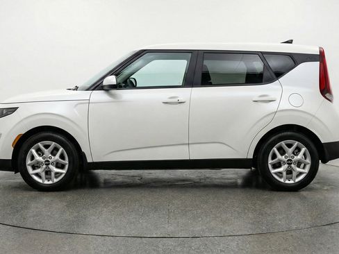Used 2025 Kia Soul LX w/ LX Technology Package image 5