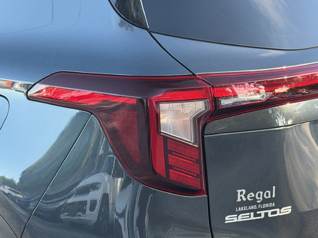 Certified 2025 Kia Seltos S FWD image 11