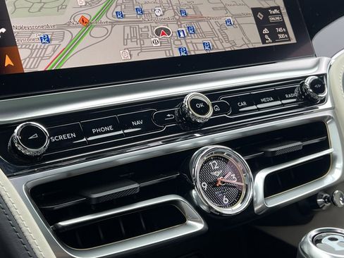 Used 2025 Bentley Flying Spur Plug-In Hybrid image 61