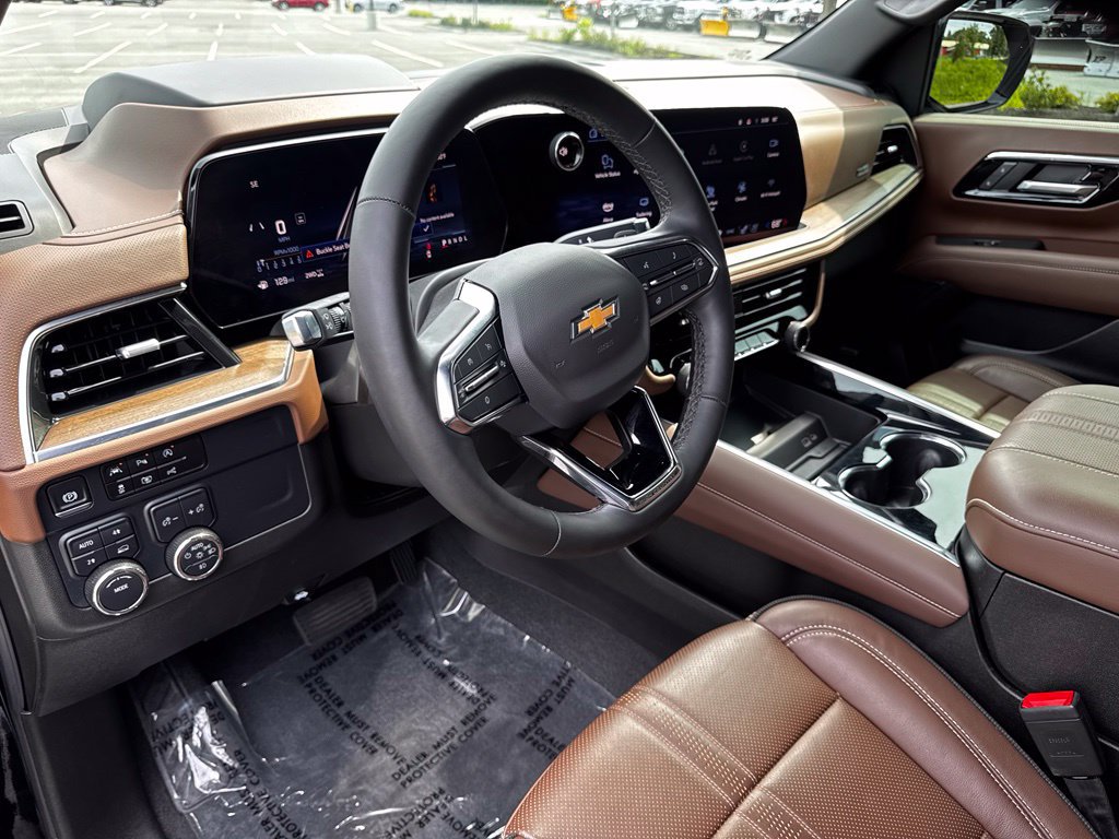 Used 2025 Chevrolet Suburban High Country AWD/4WD image 14