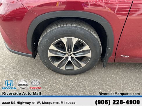Used 2022 Toyota Highlander XLE image 11