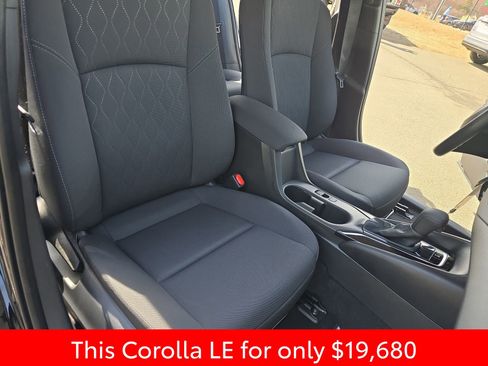 Used 2025 Toyota Corolla LE image 16