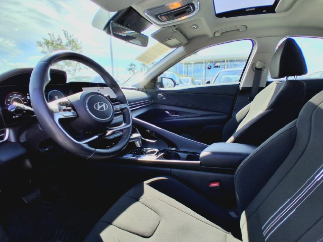 Used 2025 Hyundai Elantra SEL FWD image 11