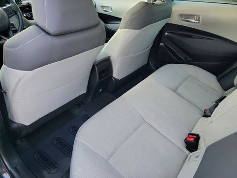 Used 2021 Toyota Corolla LE image 11