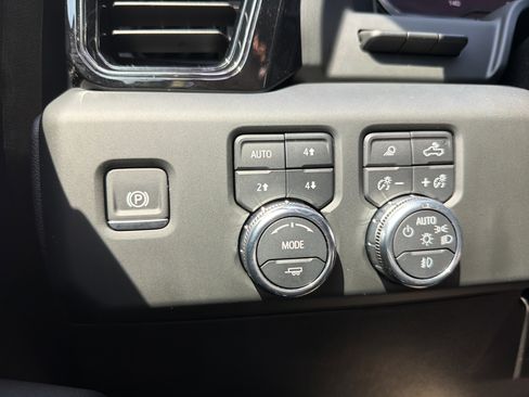 Used 2024 GMC Sierra 2500 AT4 w/ AT4 Premium Plus Package AWD/4WD image 32