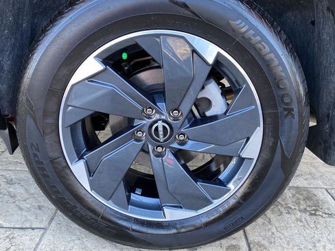 Certified 2025 Nissan Rogue SV image 15