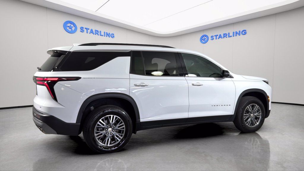 Used 2024 Chevrolet Traverse LT FWD image 10