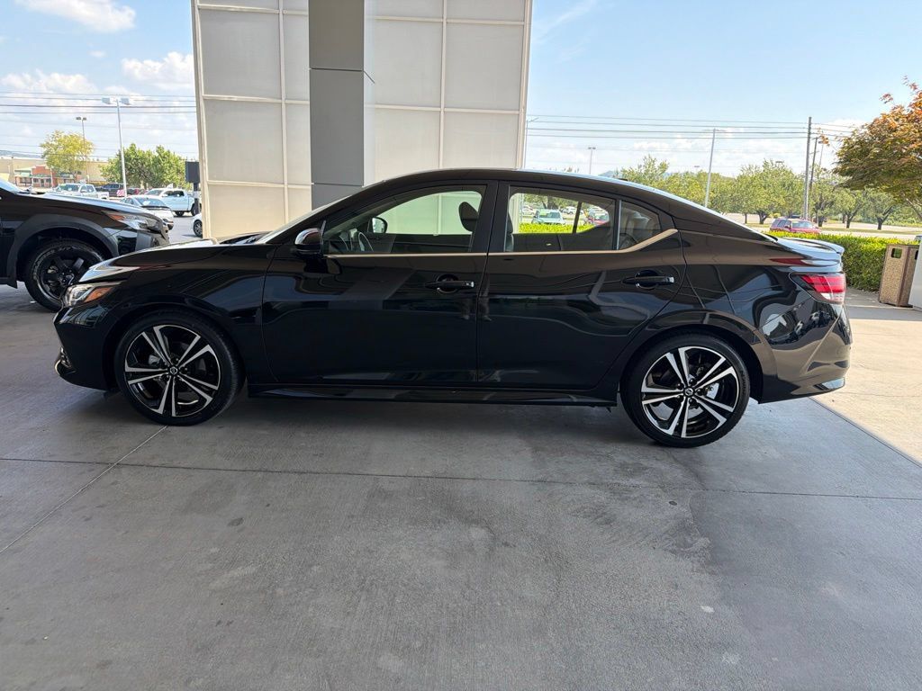 Used 2022 Nissan Sentra SR w/ SR Premium Package FWD image 4