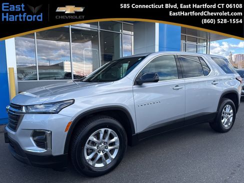 Used 2022 Chevrolet Traverse LS image 1