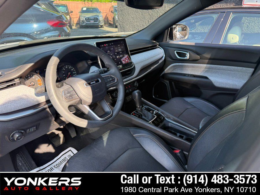 Used 2023 Jeep Compass Latitude w/ Sun and Sound Group AWD/4WD image 25