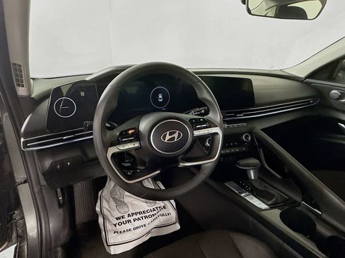 Used 2025 Hyundai Elantra SEL FWD image 9