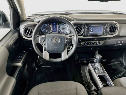 Used 2016 Toyota Tacoma SR5 w/ SR5 Appearance Package (SN) AWD/4WD image 19