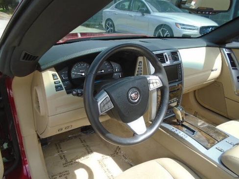 Used 2009 Cadillac XLR V image 12