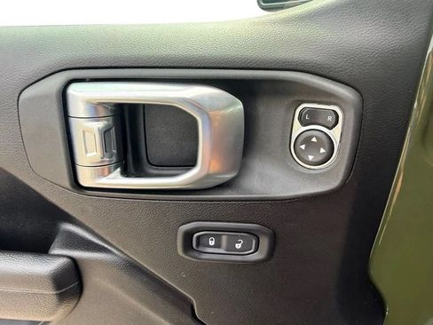 Used 2023 Jeep Gladiator Sport AWD/4WD image 15