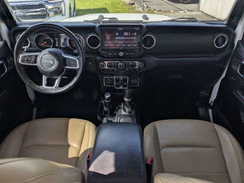 Used 2018 Jeep Wrangler Unlimited Sahara AWD/4WD image 14