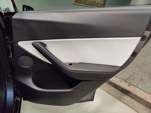 Used 2021 Tesla Model Y Long Range image 15