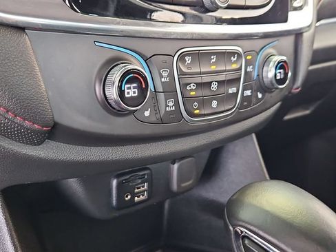 Used 2023 Chevrolet Traverse RS FWD image 20