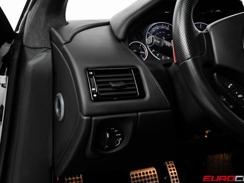 Used 2017 Aston Martin V12 Vantage S image 27