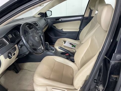 Used 2013 Volkswagen Jetta TDI FWD image 2