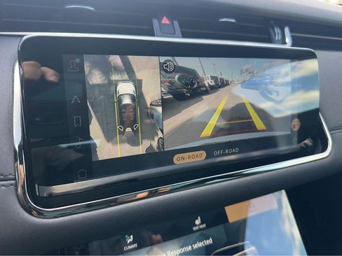 Used 2021 Land Rover Range Rover Evoque R-Dynamic SE image 6