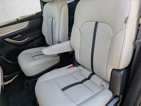 Used 2024 MAZDA CX-90 Plug-In Hybrid w/ Premium Pkg image 18