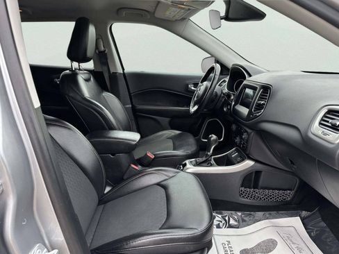 Used 2019 Jeep Compass Latitude w/ Cold Weather Group FWD image 23