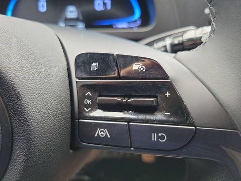 Used 2025 Hyundai Elantra Sport FWD image 21