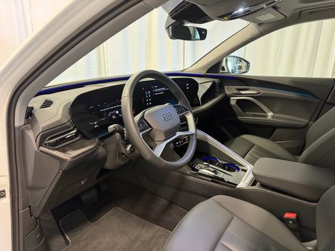 Certified 2025 Audi Q5 Premium w/ Convenience Package AWD/4WD image 4