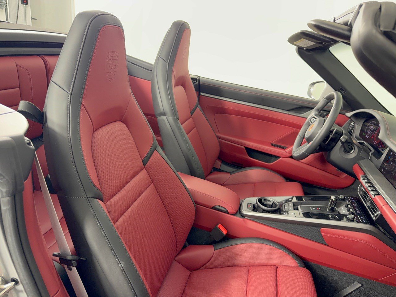 Certified 2025 Porsche 911 Carrera RWD image 30