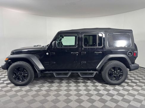 Used 2019 Jeep Wrangler Unlimited Sport AWD/4WD image 2