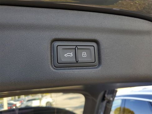 New 2025 Audi Q6 e-tron Premium image 31