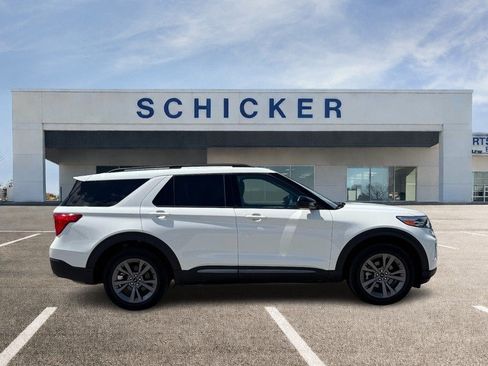 Used 2023 Ford Explorer XLT w/ Equipment Group 202A AWD/4WD image 2