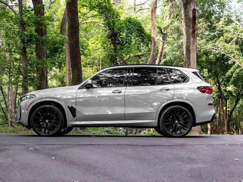 Used 2024 BMW X5 xDrive40i w/ M Sport Package AWD/4WD image 12