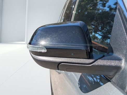 Used 2025 Chevrolet Traverse LT image 10