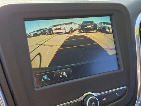 Used 2018 Chevrolet Equinox LT image 22