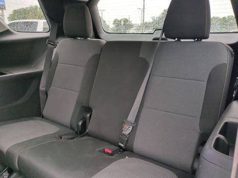 Used 2021 Chevrolet Traverse LS FWD image 16