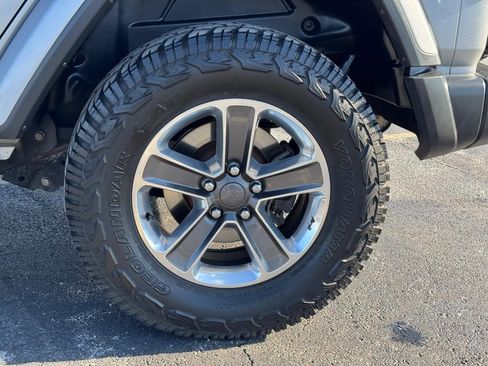 Used 2018 Jeep Wrangler Unlimited Sahara image 7