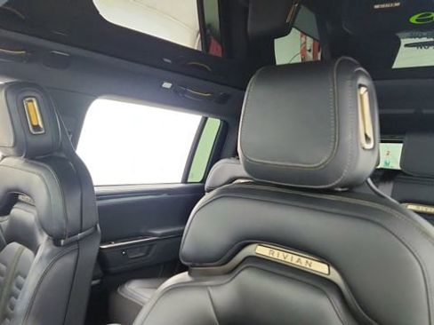 Used 2025 Rivian R1S Adventure AWD/4WD image 38
