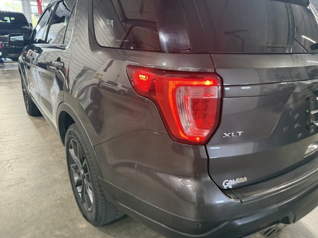 Used 2018 Ford Explorer XLT w/ XLT Appearance Package AWD/4WD image 28