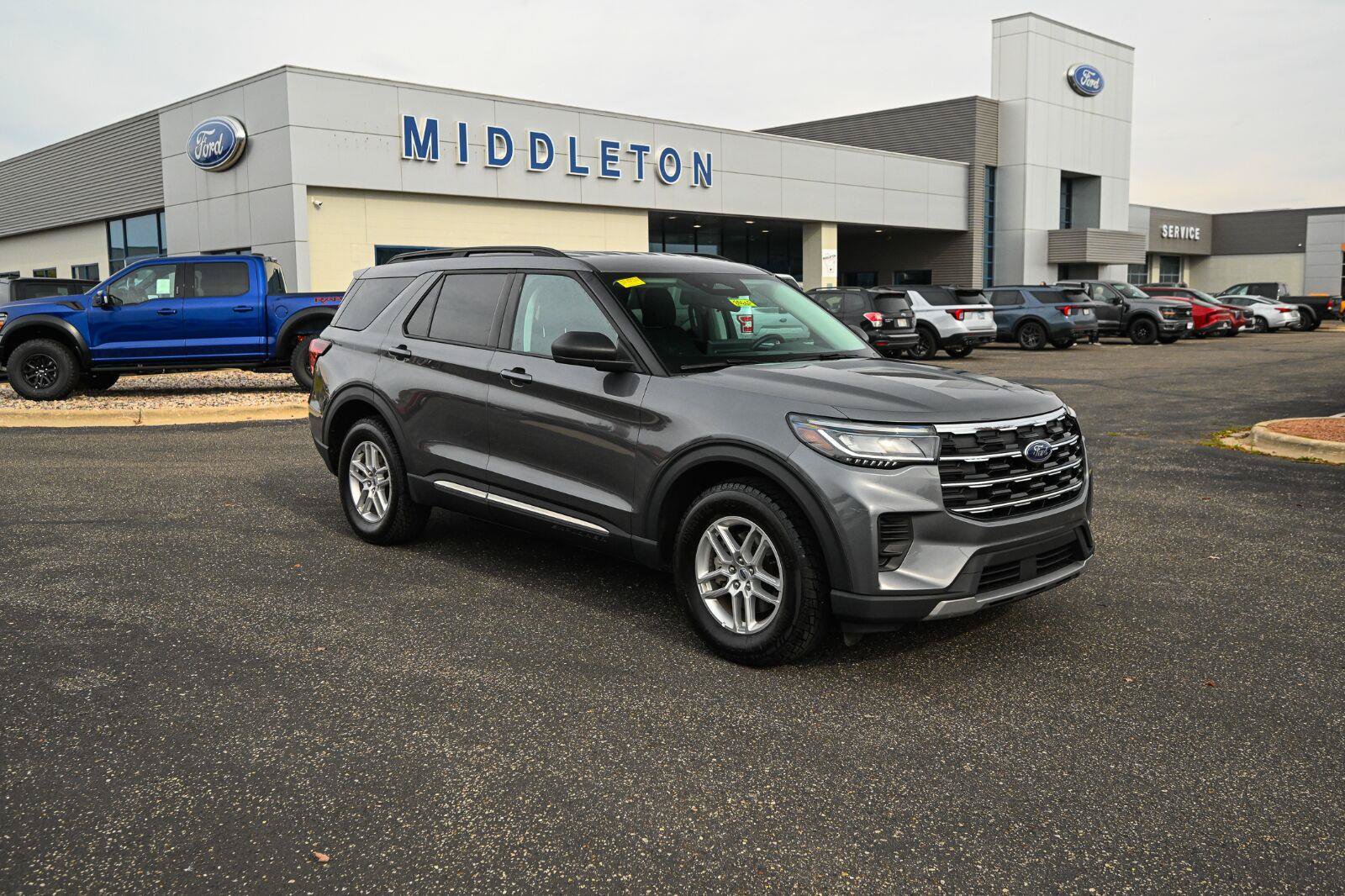 Used 2025 Ford Explorer Active AWD/4WD image 1