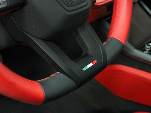 Used 2025 Lamborghini Urus SE image 24