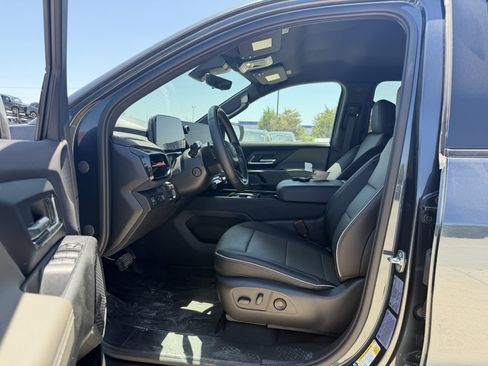 Used 2026 Chevrolet Silverado EV Trail Boss AWD/4WD image 19