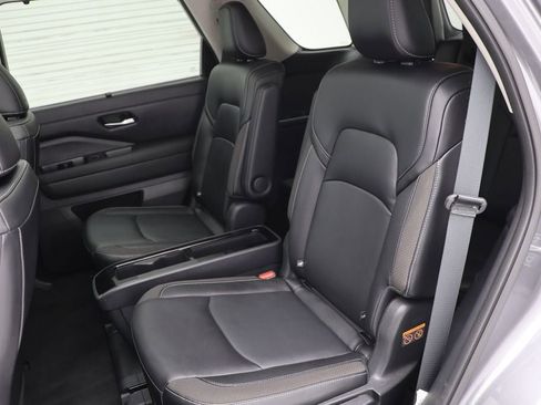 Used 2024 Nissan Pathfinder SL w/ SL Premium Package image 13