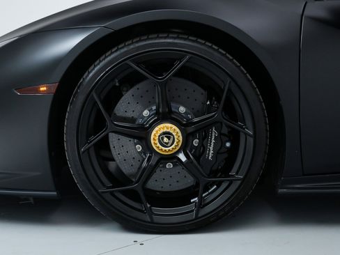 Used 2024 Lamborghini Huracan EVO image 38