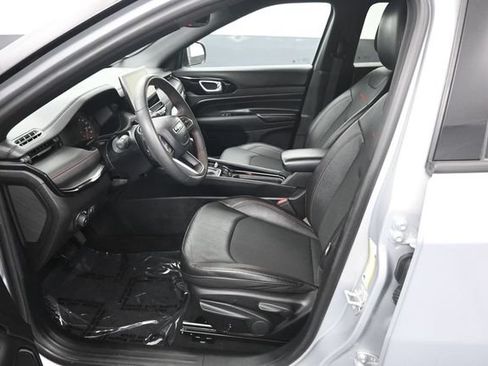 Used 2024 Jeep Compass Trailhawk AWD/4WD image 9