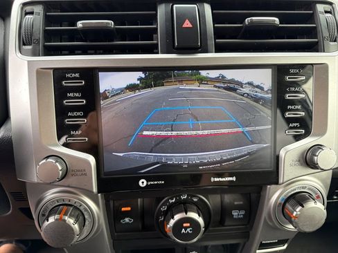 Used 2020 Toyota 4Runner SR5 AWD/4WD image 33